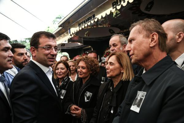 Kale Kilit'in sahibi Sadık Özgür toprağa verildi kızları taziyeleri kabul etti - Resim: 0