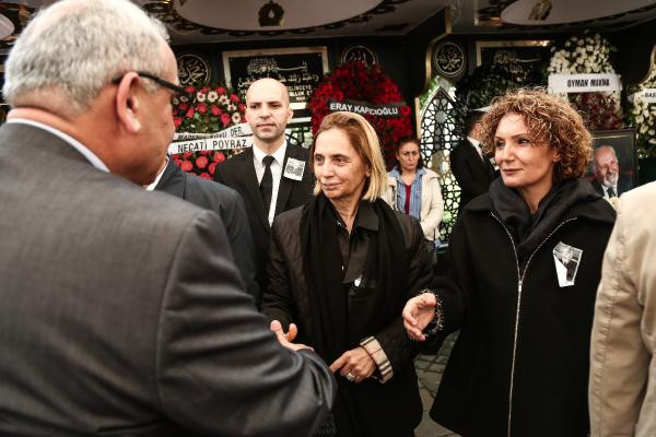 Kale Kilit'in sahibi Sadık Özgür toprağa verildi kızları taziyeleri kabul etti - Resim: 1