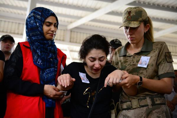 Şehit Uzman Onbaşı Eren Yücel, gözyaşlarıyla son yolculuğuna uğurlandı - Resim: 0