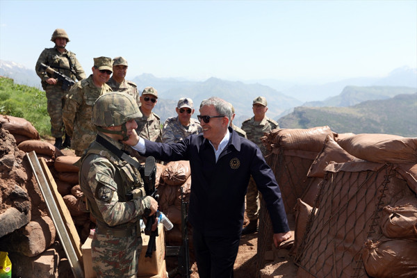 Asker ailesinden Hulusi Akar'a bomba davet - Resim: 0