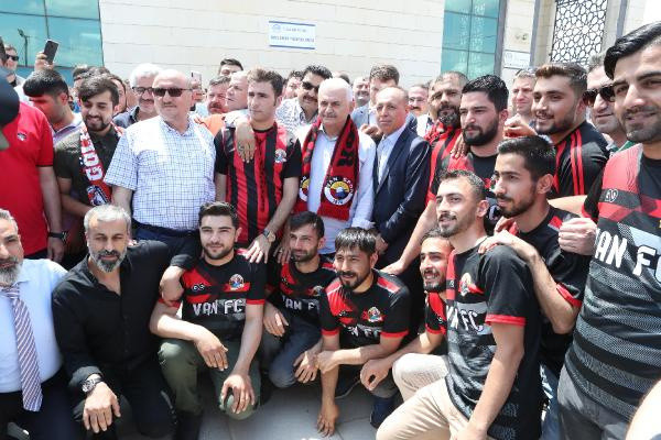 Binali Yıldırım'dan 'kırık karne' sorusuna  güldüren yanıt - Resim: 1