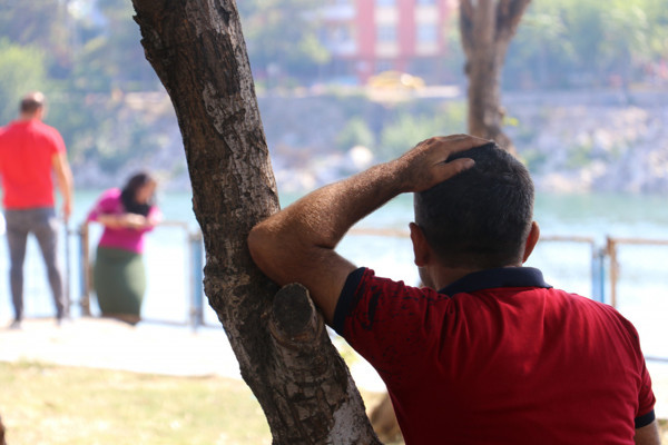 Karısı intihar ederken bakın kocası ne yaptı - Resim: 0
