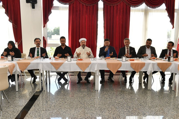 Diyanet İşleri Başkanı Ali Erbaş, 15 Temmuz gazileriyle buluştu - Resim: 0