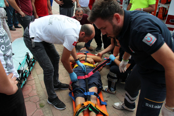 Sakarya'da trafik kazası! Motosiklet ile otomobil çarpıştı - Resim: 0