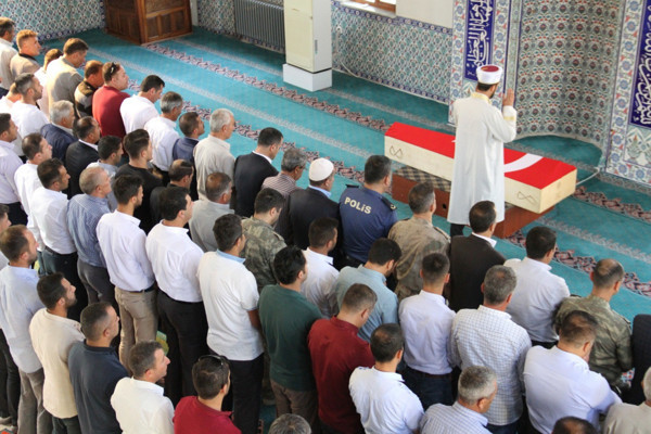 Hakkari'de ki patlamada hayatını kaybeden genç son yolculuğuna uğurlandı - Resim: 0