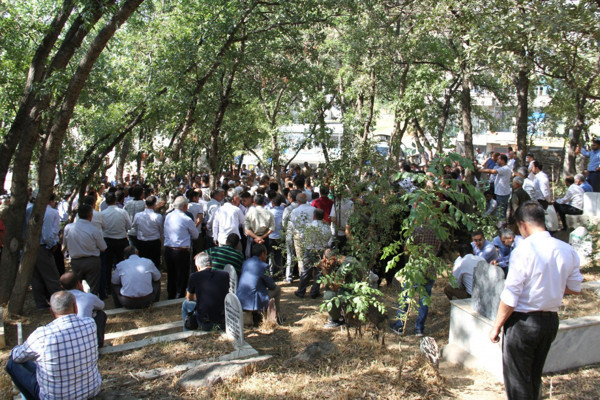 Hakkari'de ki patlamada hayatını kaybeden genç son yolculuğuna uğurlandı - Resim: 1