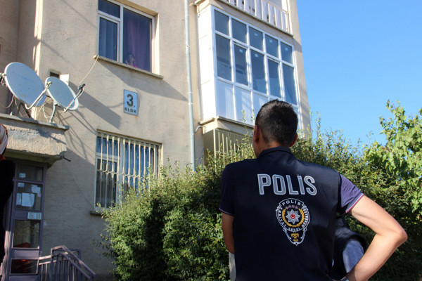 Konya'da engelli kadın eve kilitlendi! Ağlayan kadını polis kurtardı - Resim: 0