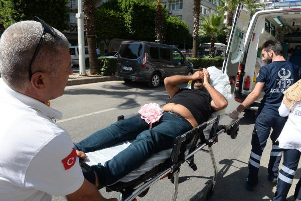 Vesikalık çektirmek için geldi! Fotoğrafçıyı bacağından vurdu - Resim: 0