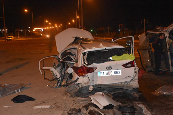 İşçi servisi otomobille çarpıştı! Ölüler ve yaralılar var - Resim: 0