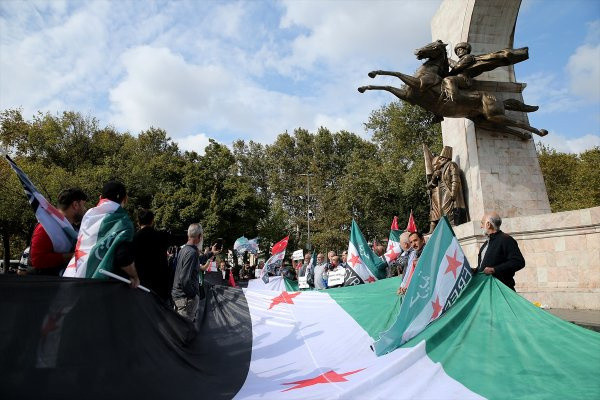 İstanbul'daki Suriyeliler Barış Pınarı Harekatı'na destek için miting yaptı - Resim: 0