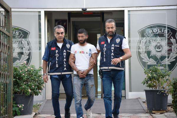 Abi dediğimiz kişiydi' deyip yasak aşkı anlattı - Resim: 0