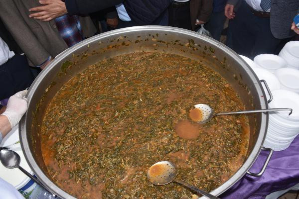 Bedava baldan tatlıdır! Kazanlarla ıspanak pişirdiler duyan koştu - Resim: 3