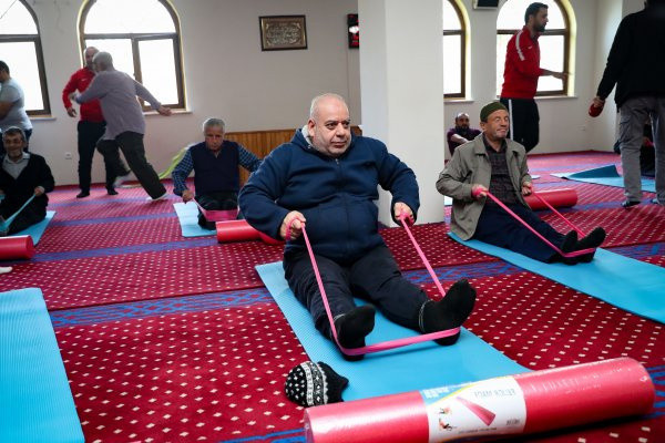 Ümraniye'de başlatıldı! Camide 5 vakit namaz 1 vakit spor - Resim: 1