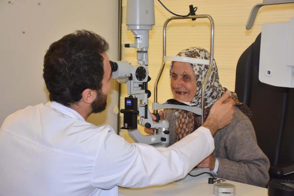 92 yaşındaki Hayriye nine 7 yıl sonra yeniden görüyor - Resim: 0