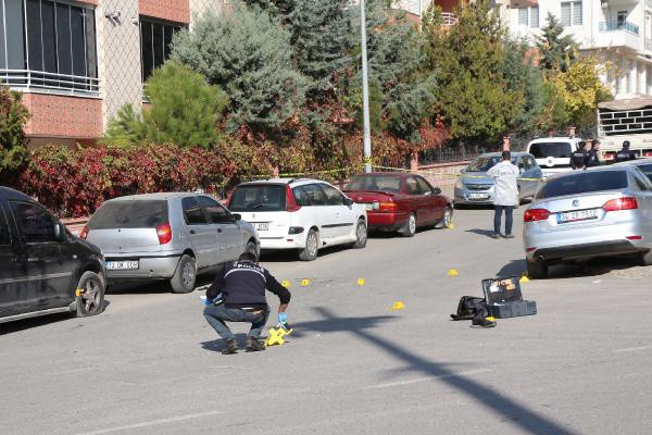 Batman'da adliye önünde silahlı kavga: Ölü ve yaralılar var - Resim: 0