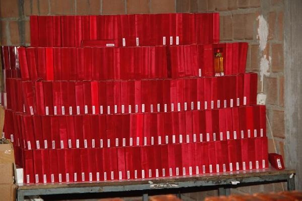 Arnavutköy'deki sahte parfüm operasyonu kamerada - Resim: 2