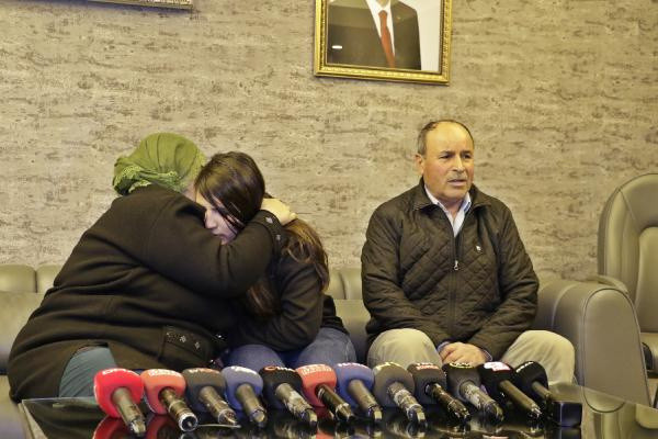 HDP önündeki ailelerden biri daha çocuğuna kavuştu - Resim: 3