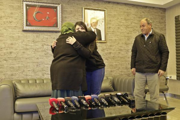 HDP önündeki ailelerden biri daha çocuğuna kavuştu - Resim: 2