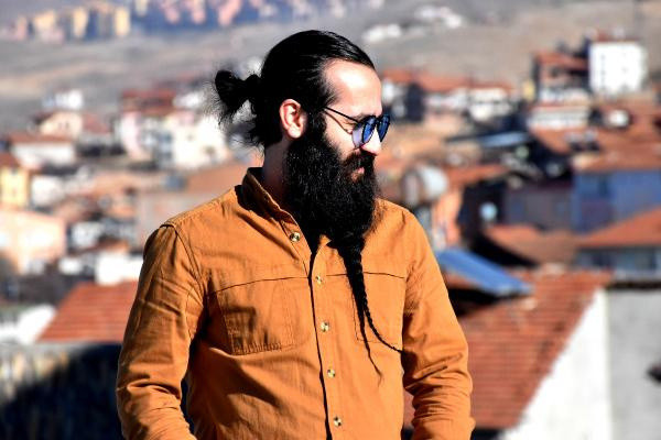 10 yılda 42 santimetre uzayan sakalını 10 bin liraya satıyor - Resim: 0