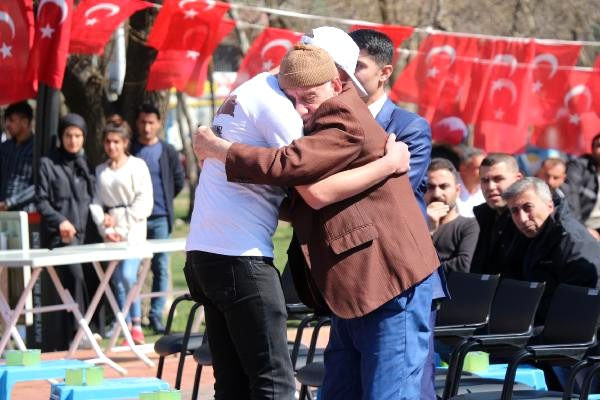 Batmanlı İdlib şehidin babası: 3 bin kişilik aşiretimizle Türkiye için ölmeye hazırız - Resim: 0