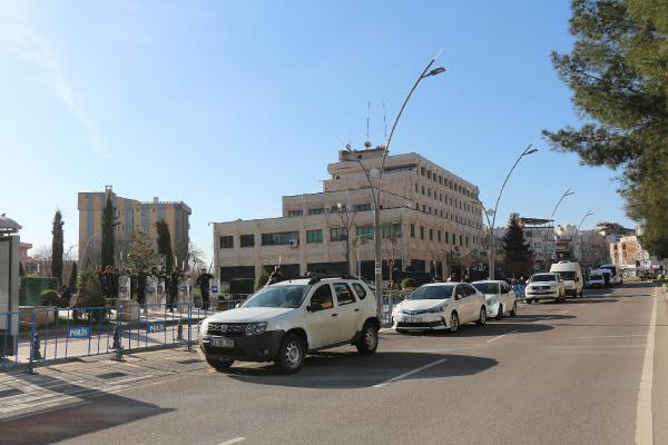 HDP'li 5 belediye başkanına terörden gözaltı - Resim: 1