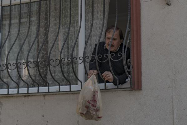 Üsküdar'da sokak sokak dolaşarak ekmek sattılar - Resim: 1