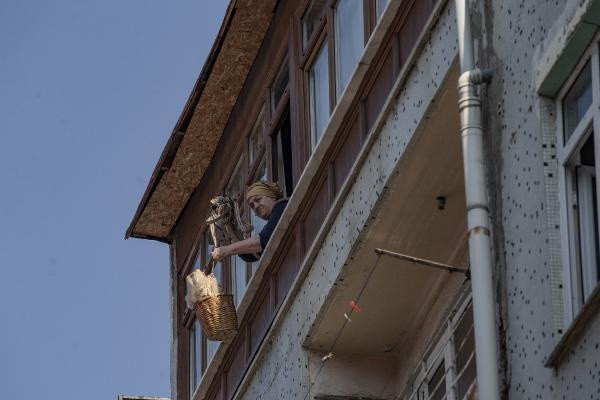 Üsküdar'da sokak sokak dolaşarak ekmek sattılar - Resim: 0