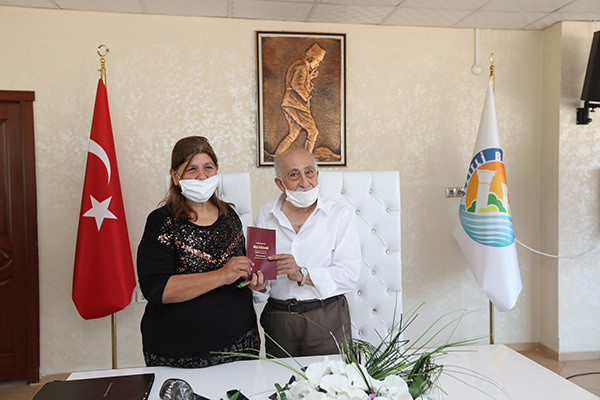 Türkiye'nin kibar tavrıyla tanıdığı Burhan amca evlendi - Resim: 1