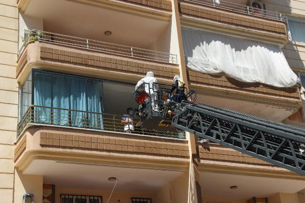 Yangında mahsur kaldı! Koronavirüs hastası kadın böyle kurtarıldı - Resim: 0