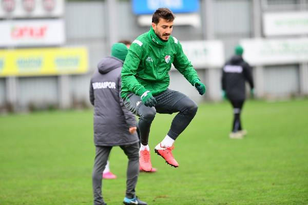 Bursaspor'da Özer Hurmacı krizi: İhanet etti sattı bizi - Resim: 0