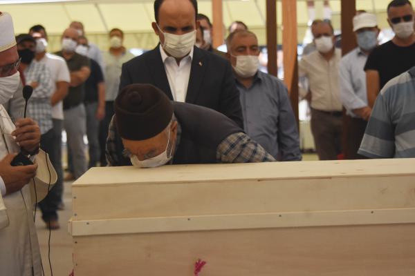 Koronavirüsten ölen Çumra Belediye Başkanı Halit Oflaz toprağa verildi - Resim: 1