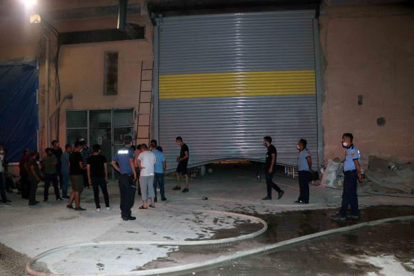 Gaziantep'te mobilya atölyesinde korkutan yangın - Resim: 0