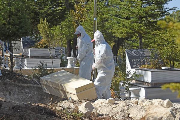 Türkiye'yi ağlatan Recep amca son yolculuğuna uğurlandı! Eşinin sözleri yürek burktu - Resim: 1