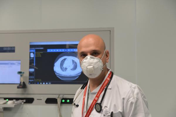 Bilim Kurulu üyesi Afşin Emre Kayıpmaz:Acil serviste koronavirüsten çift maske ile korunuyor - Resim: 0