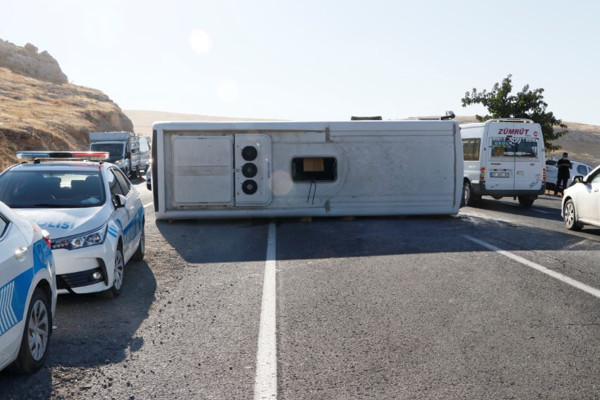 Şanlıurfa'da zincirleme kazada ortalık savaş alanına döndü! Çok sayıda yaralı var - Resim: 0