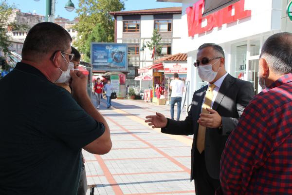 Sokağa inen Vali Kemal Çeber'den uyarı: Masa tabure sohbetlerinde virüs yayılıyor - Resim: 0