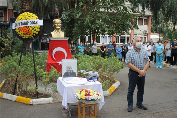 'Korkuyorum' demişti! İzmir'de emekliliği 4 gün kalan doktor koronavirüsten öldü - Resim: 1