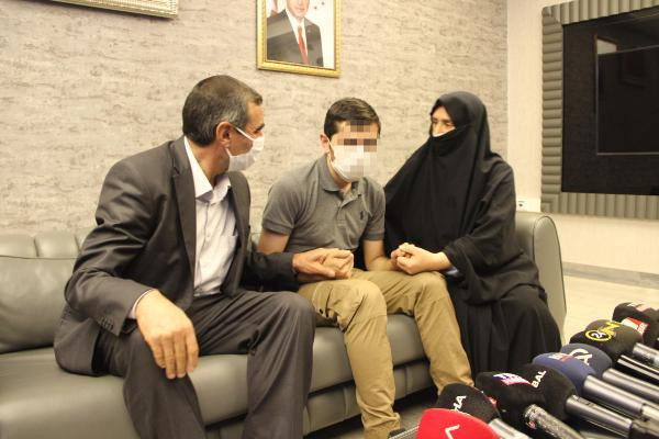 HDP önündeki evlat nöbetinde 19'uncu kavuşma; 6 yıl sonra buluştular - Resim: 1