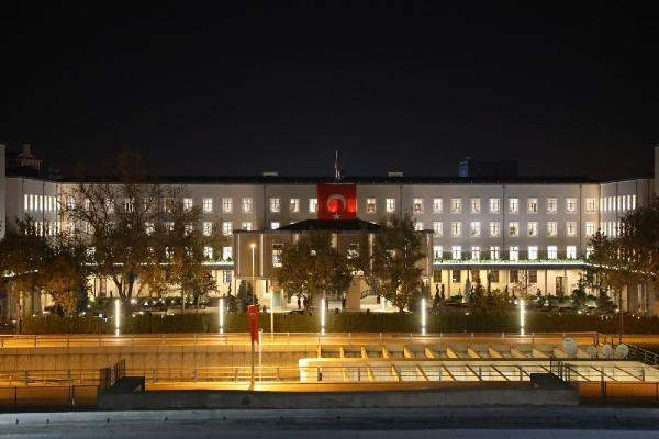 Ömer Çelik'ten AYM Üyesi Engin Yıldırım'ın "Işıklar yanıyor" paylaşımına tepki - Resim: 2