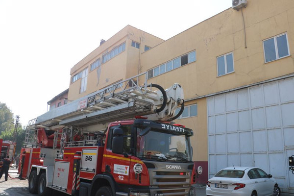 Kahramanmaraş'ta korkutan yangın! Bir anda alevler çatıyı sardı - Resim: 0