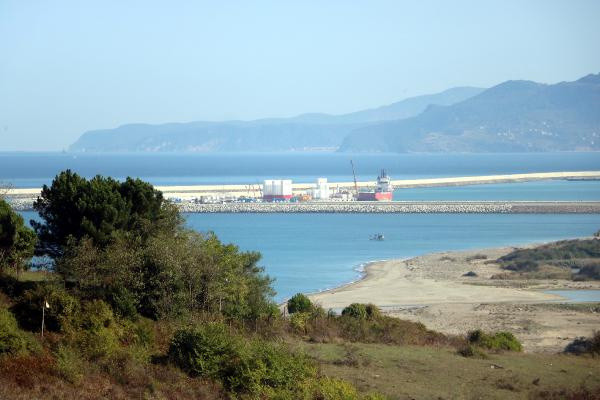 Doğalgaz rezervinin karadaki üssü Filyos limanında hummalı çalışma - Resim: 0