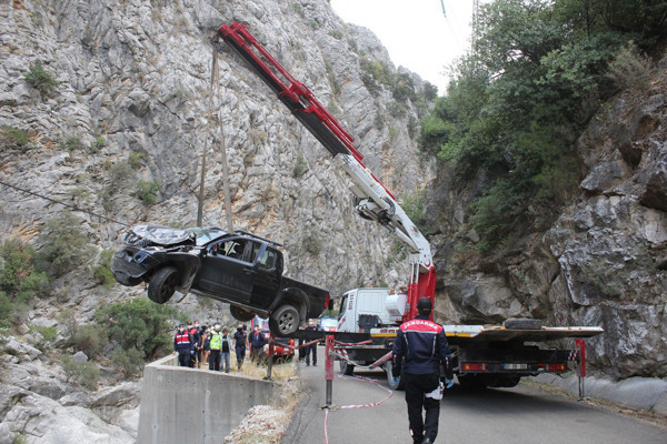 Antalya'da kamyonetle 15 metreden düştü kimse fark etmedi! Haberi alan eşi yıkıldı - Resim: 0