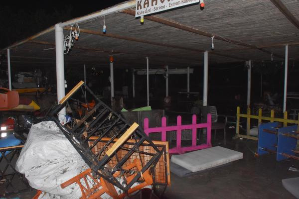 Tsunami oluşan Sığacık'ta balçık ve çamura battı! Bir gürültüyle geldi - Resim: 1