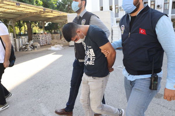 Mersin'de akılalmaz EFT dolandırıcılığı! Yemek ve tatlı ısmarladı sonra bakın ne yaptı - Resim: 0