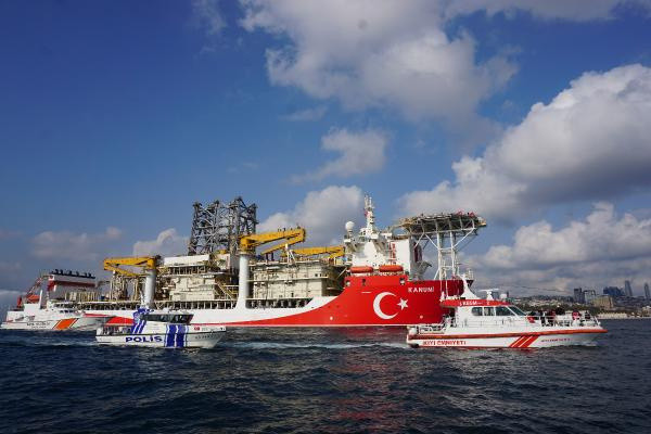 İlk sondaj 2021 yılında! Kanuni sondaj gemisi Karadeniz'e uğurlandı - Resim: 2