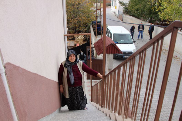 Amasya'da eve maskeli şekilde geldi! Yaşlı kadına hayatının şokunu yaşattı - Resim: 0
