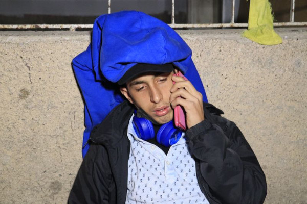 Adana'da 6 yaşındaki iki genç arasında çıkan kavga kanlı bitti! İlk işi telefonunu alıp... - Resim: 0