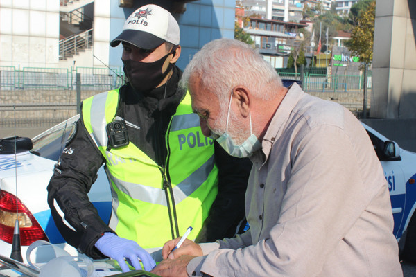 Kocaeli'de 5 bin 161 TL'lik çayı içerken isyan etti: Bu memleketin en rezil adamı... - Resim: 0