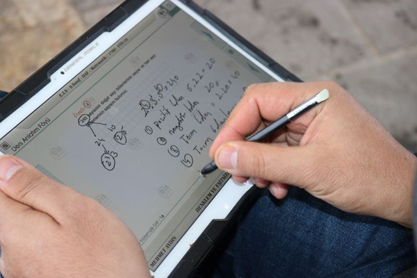 Diyarbakır'da öğretmenden alkışlanacak hareket! Babası korona olunca... - Resim: 1