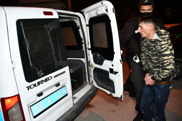 Aksaray'da soğukta tir tir titredi sözleri yürek burktu: 50 lira kazanmazsam babam... - Resim: 1